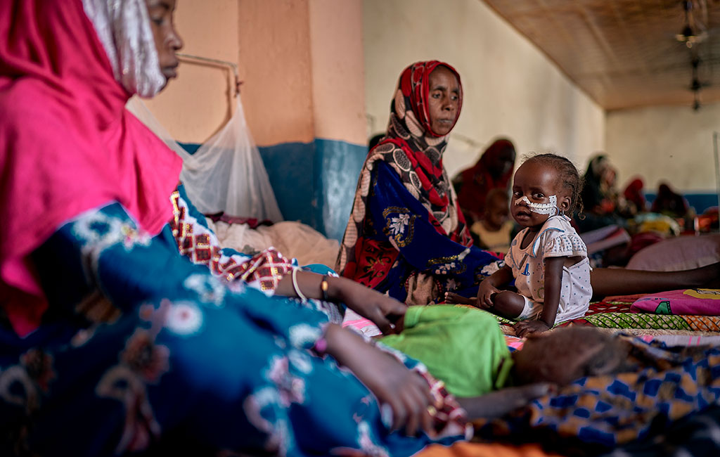 Khadija and her granddaughter Fatime at an Action Against Hunger health centre in Chad.