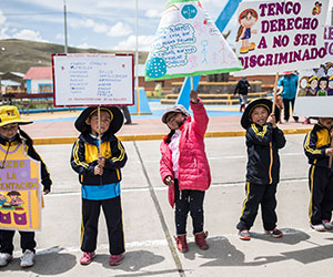 Children protesting in Peru