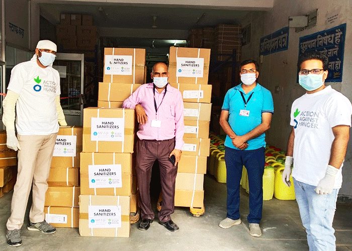 Action Against Hunger's team distribute PPE in India.