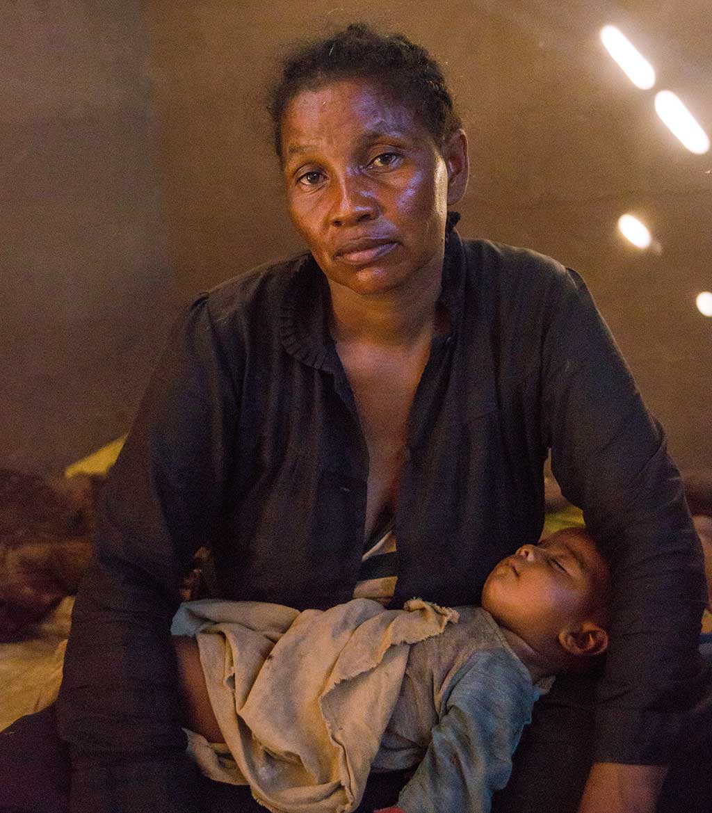 Tsiharatie, a mother from Madagascar affected by the climate crisis.