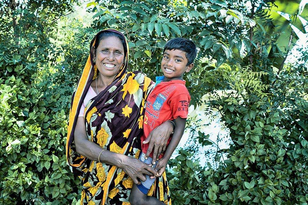 Sabuda, a woman supported by Action Against Hunger, with her grandson Mahfuz.