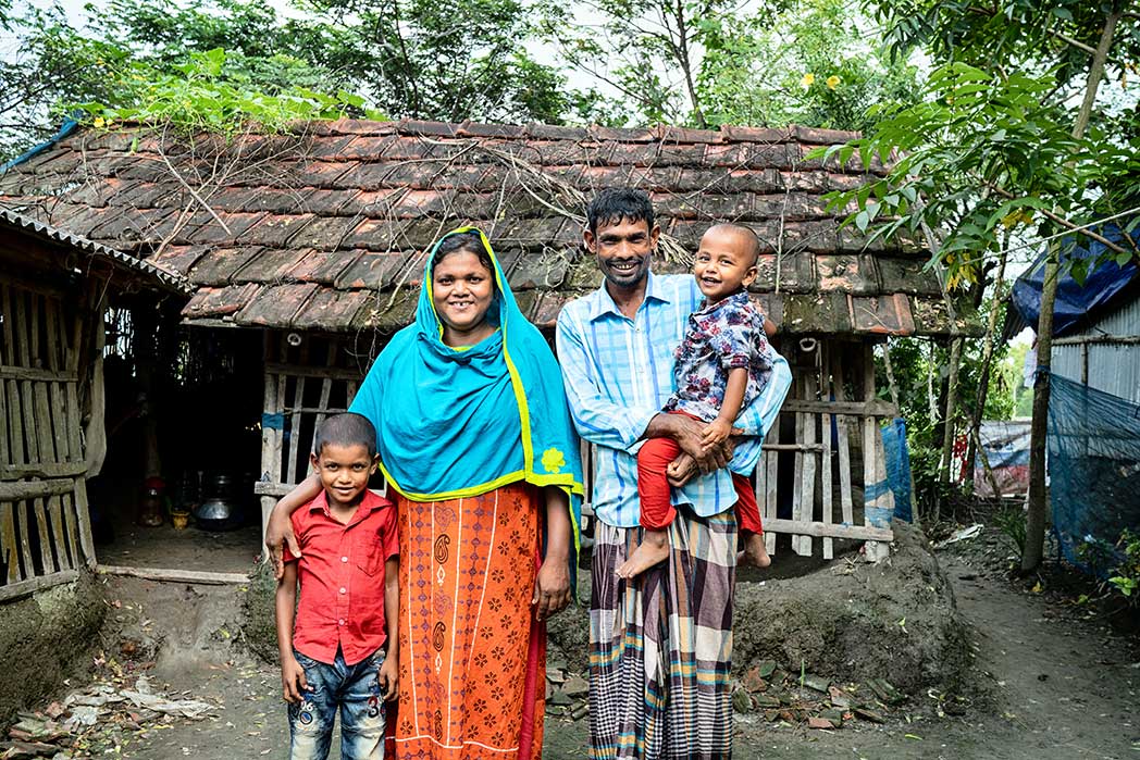 Shilpi, a woman supporter by Action Against Hunger, and her family.