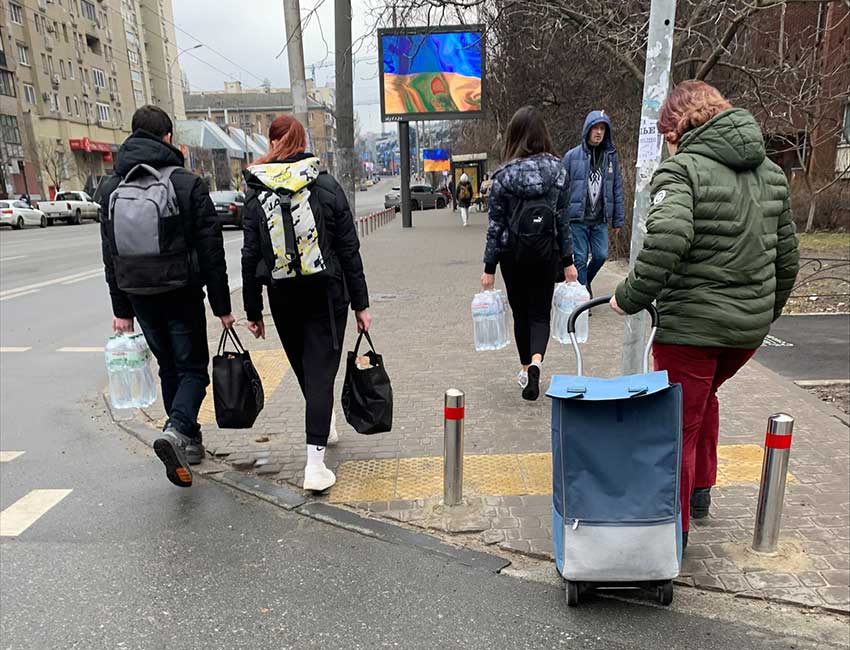 People in Kyiv carrying whatever they can.