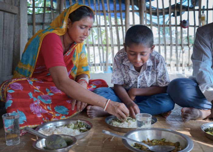 Woman and her child preparing food in Bangladesh.
