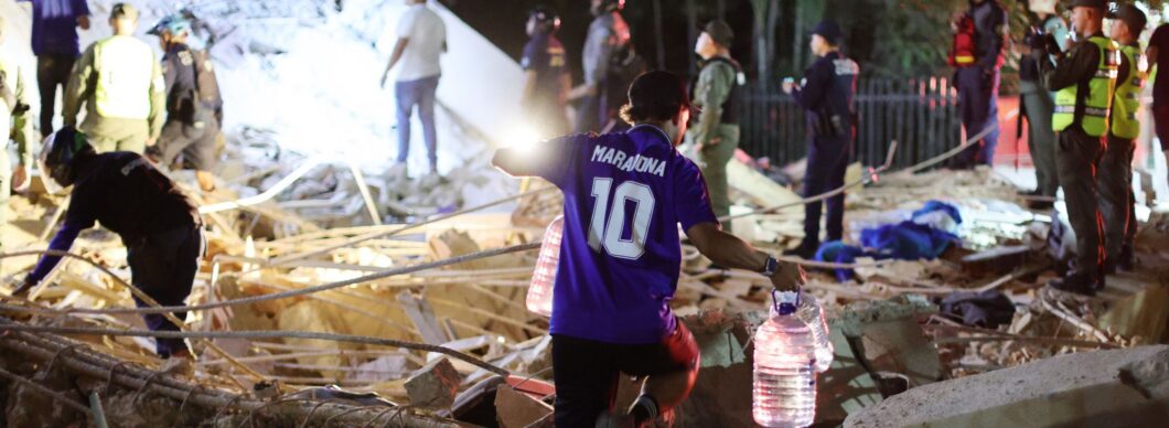 People walk in destruction of Venezuelan earthquake 2026.