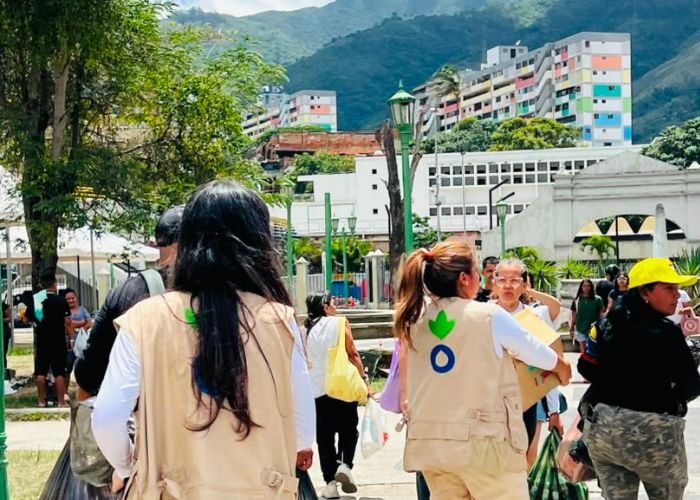 Action Against Hunger teams distribute emergency supplies in Venezuela.