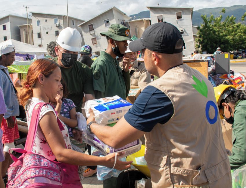Action Against Hunger teams distribute emergency supplies in Venezuela.