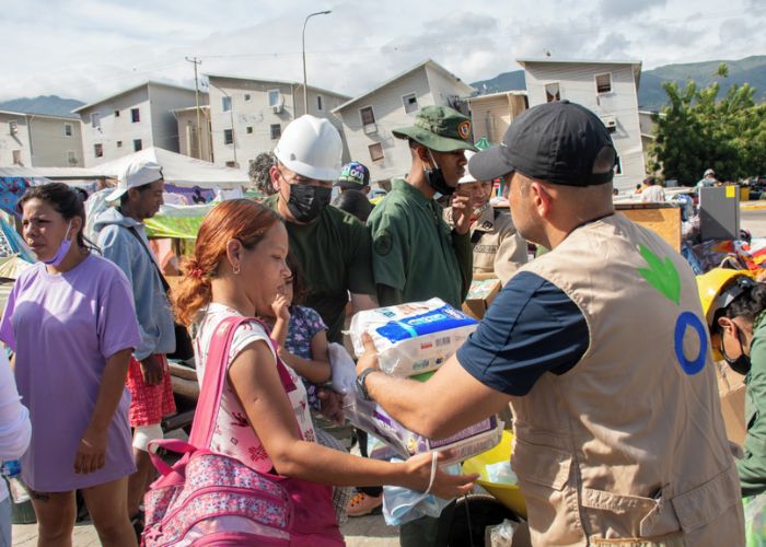Action Against Hunger teams distribute emergency supplies in Venezuela.